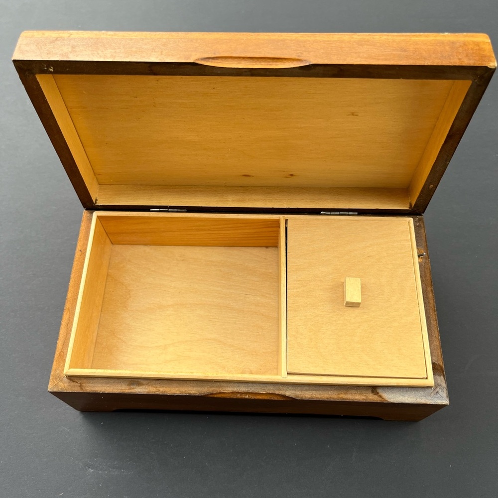 Lovely Gift. Vintage Wooden Carved Music Box. Plays Love Story - Picture 3 of 6
